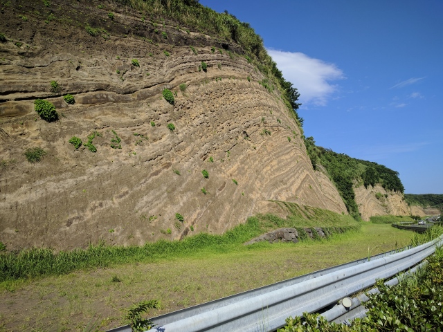 伊豆大島の観光スポット-地層大切断面